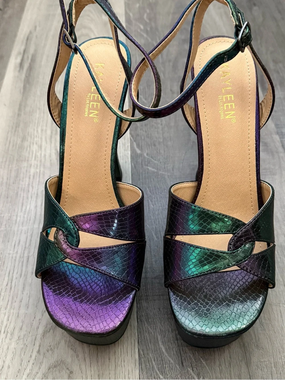 NWOB Iridescent Green-Purple Platform Sandals Size 9